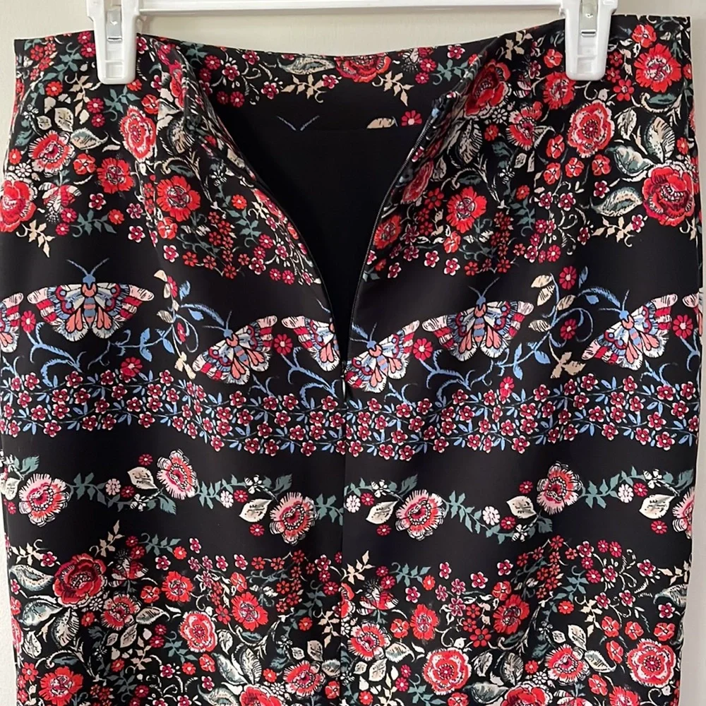 New York &Co 7thAve. MIDI Length Pencil Skirt Dark Floral Size 8 - Picture 5 of 14